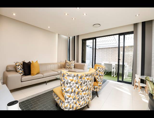 4 BEDROOM TOWNHOUSE FOR SALE IN ESSENWOOD